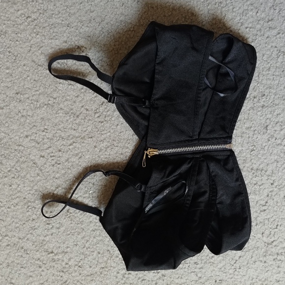 Black top - Picture 2 of 3